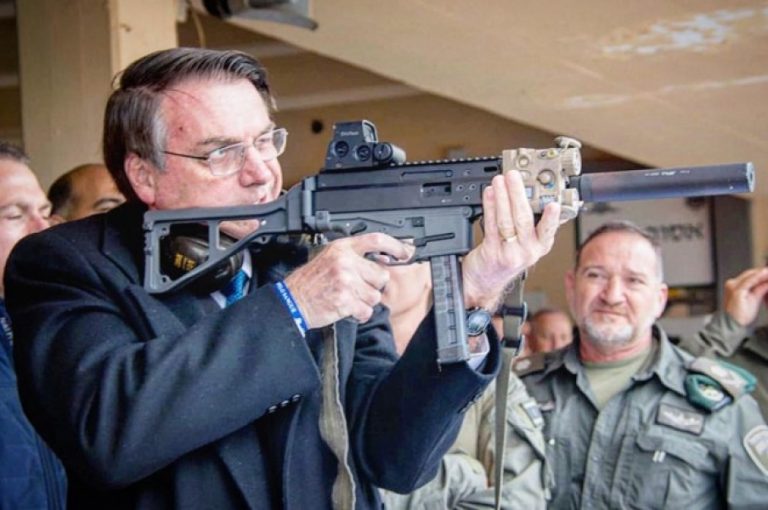 Bolsonaro pede que população cobre senadores sobre decreto de armas