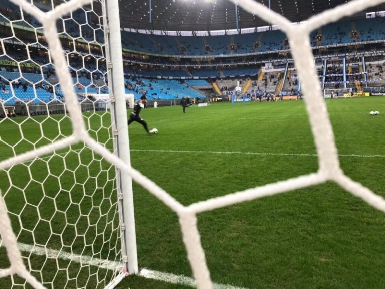 Torcedor morre ao sofrer mal súbito em jogo entre Grêmio e Chapecoense