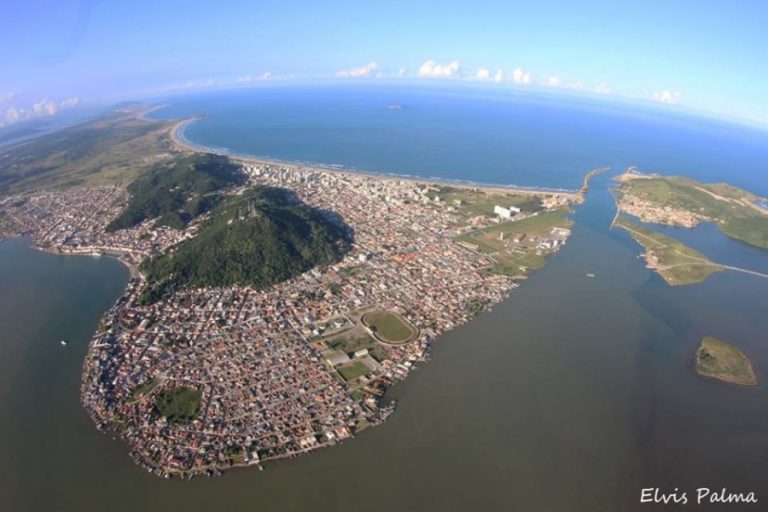 Em Laguna, governador cita intenção de construir ponte entre a região central e a Ilha de Santa Marta