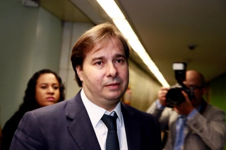 Rodrigo Maia recebe envelope com fezes em seu gabinete na Câmara