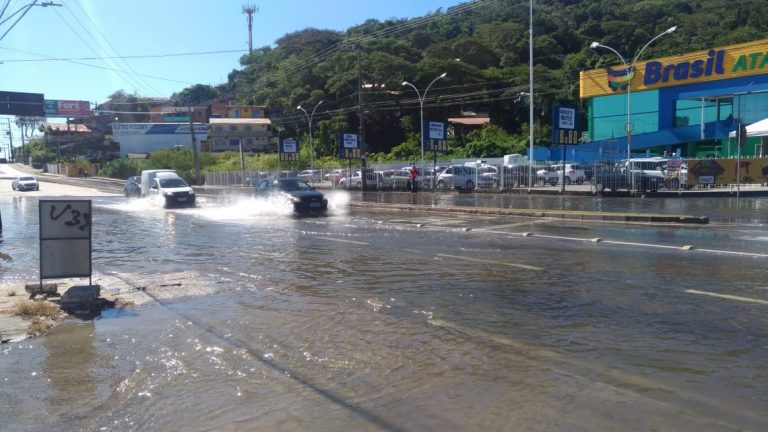 Neste momento: SC-405 registra alagamentos em Florianópolis