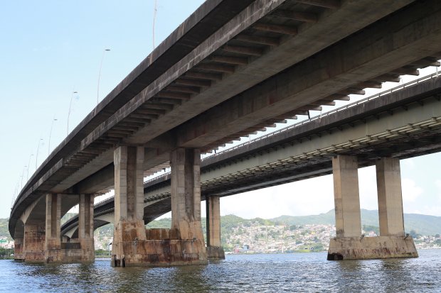 Passarela da ponte Pedro Ivo Campos, em Florianópolis, será interditada a partir de segunda-feira (4)