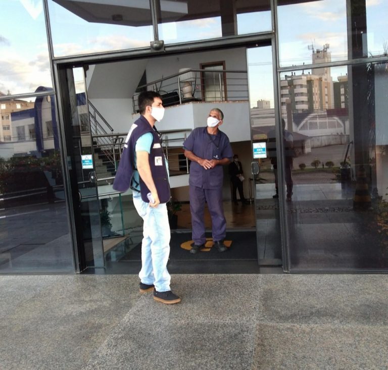 Após fiscalizar 262 estabelecimentos, Vigilância Sanitária realiza interdições em Florianópolis