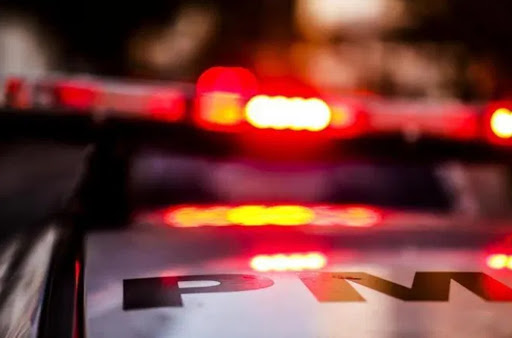 Assalto: Homem é surpreendido por bandido em estacionamento em Laguna