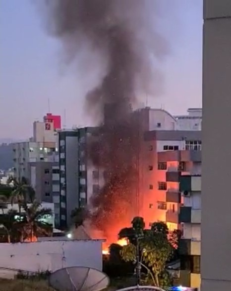 Residência é atingida por incêndio em Criciúma