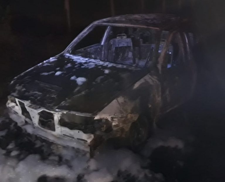 Veículo é destruído por incêndio em Imbituba
