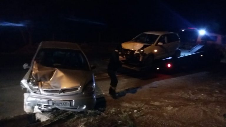Duas pessoas são levadas para hospitais após acidente em Gravatal