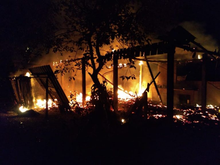 Galpão é destruído por incêndio em Imaruí