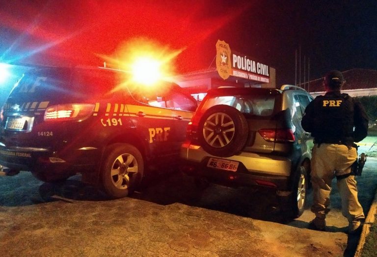 Automóvel roubado ontem (19) é recuperado pela PRF horas depois na BR-101 em Imbituba