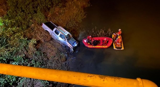 Motorista de 37 anos morre após carro cair da ponte no antigo traçado da BR 101 em Araranguá
