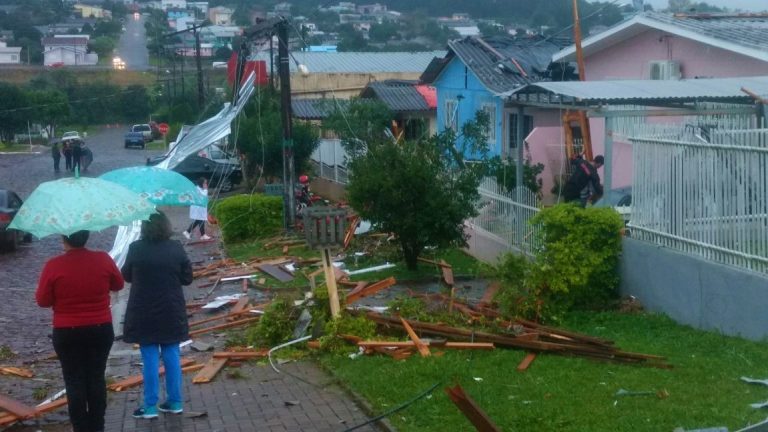 Defesa Civil confirma a passagem de 2 tornados em Santa Catarina nesta sexta-feira