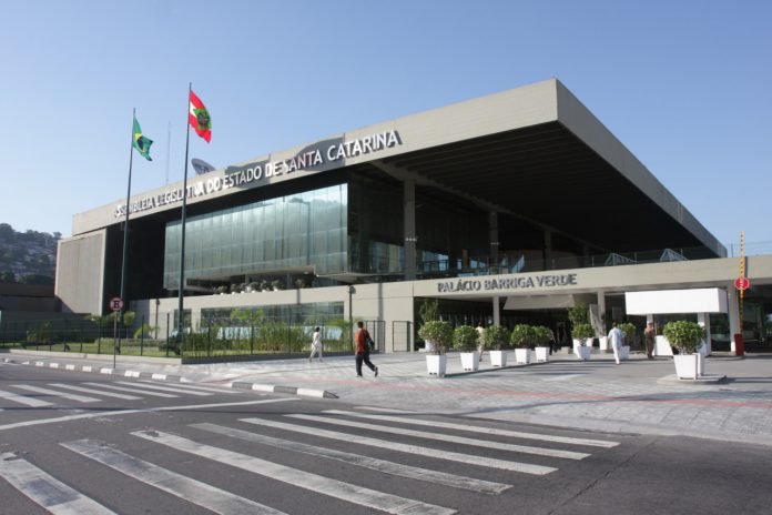 fotonoticia_assembleia_fachada