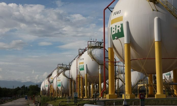 refinaria_duque_de_caxias #Pracegover Foto: Esferas de armazenamento de Gás Liquefeito de Petróleo (GLP) da Refinaria Duque de Caxias - REDUC