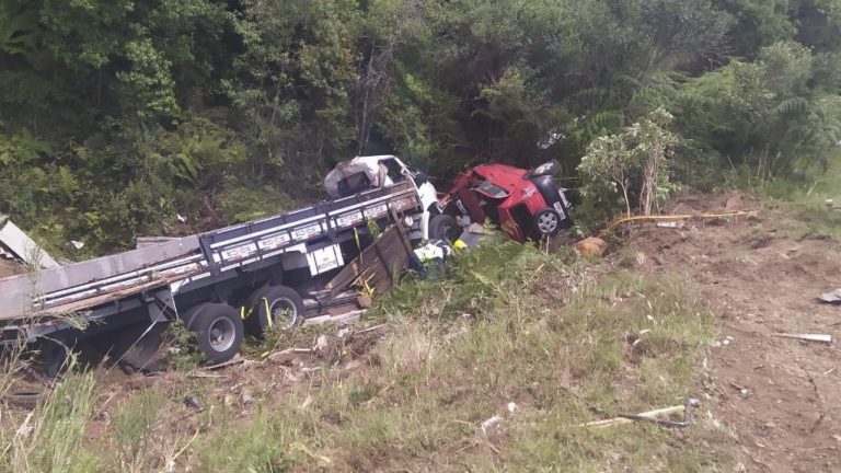 Caminhão com placas de São Ludgero se envolve em acidente e deixa 3 vítimas fatais no Oeste