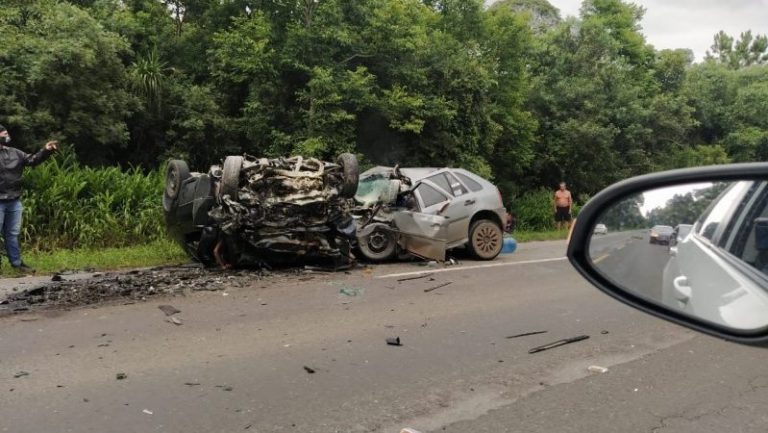 Três adultos e três crianças morrem em colisão entre carros no Planalto Norte de SC