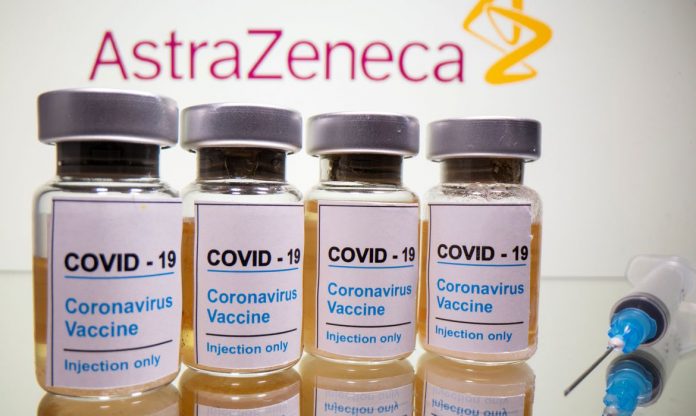 #Pracegpver Foto: na imagem há quatro frascos de vacina