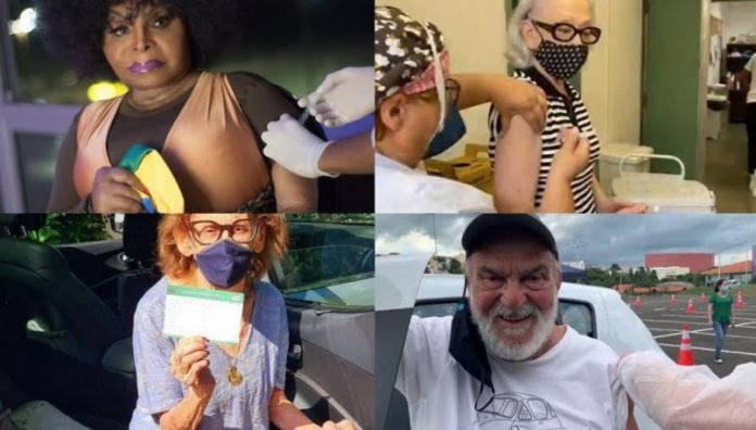 montagem #Pracegover Foto: na imagem há quatro idosos, um homem e três mulheres. Duas mulheres estão sendo vacinadas por enfermeiras
