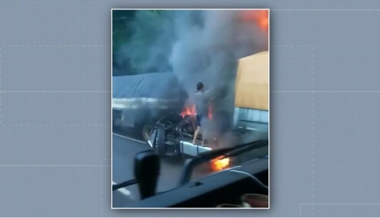 Pai tenta salvar filho dentro de caminhão em chamas após acidente no Paraná