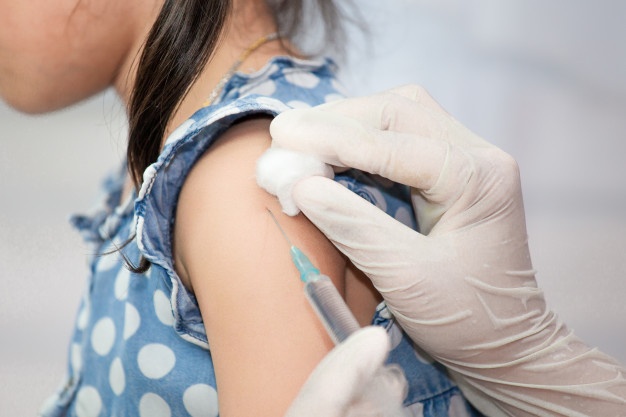 Universidade de Oxford testará vacina contra covid-19 em crianças e adolescentes