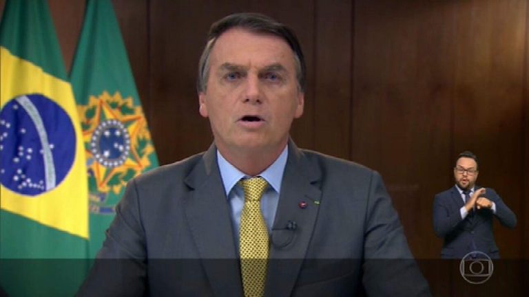 Bolsonaro afirma que haverá vacina para todos em 2021