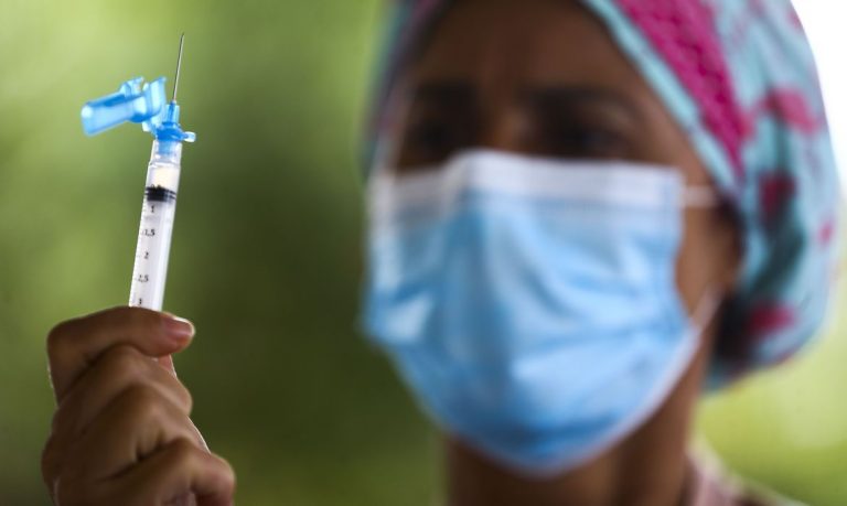 Covid-19: Liminar proíbe aplicação da 2ª dose em empresários de Biguaçu que furaram a fila de vacinação 