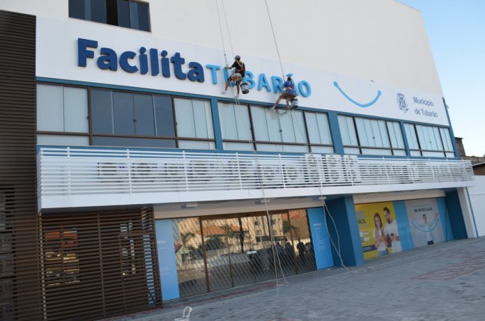 #Pracegover Na foto, fachada da nova sede da Central do Cidadão em Tubarão