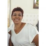 #pracegover Na foto, Lúcia aparece sorrindo