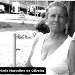 #pracegover Na foto, Ana Maria aparece segurando uma vassoura