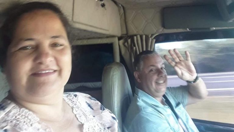 Casal de Laguna morre em acidente entre dois caminhões no Estado de SP