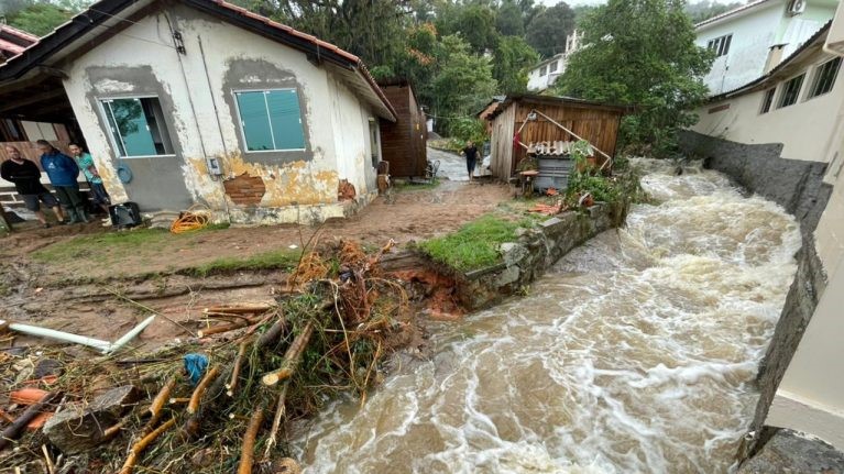Prefeitura de Laguna decreta situação de emergência devido às fortes chuvas