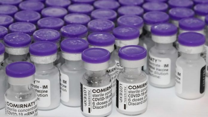 #Pracegover Foto: na imagem há frascos de vacina