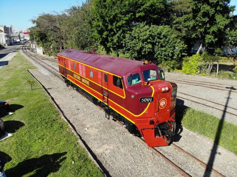 Locomotiva histórica é restaurada pela FTC e volta a operar