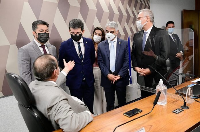 Omar Aziz pede que Justiça intime lobista a depor 'com uso da força policial necessária'