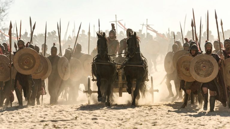 #Pracegover foto: na imagem há cavalos, homens e armas