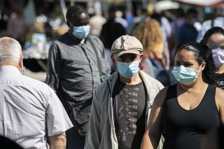 Florianópolis e outras duas capitais brasileiras avaliam a flexibilização do uso de máscaras