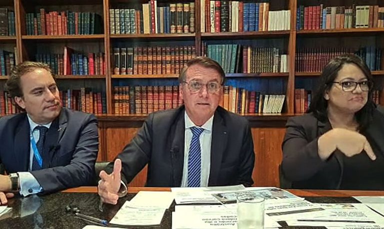 Bolsonaro diz que governo vai prorrogar desoneração da folha