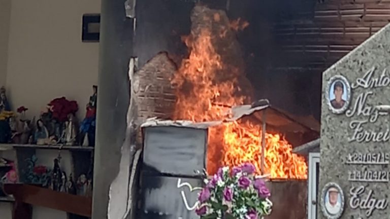Excesso de cera causa incêndio em caixa de vela em cemitério de Braço do Norte