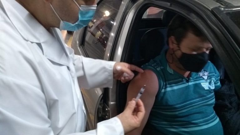 Quase 5 mil pessoas não estão com a vacinação contra a Covid-19 em dia, em Tubarão