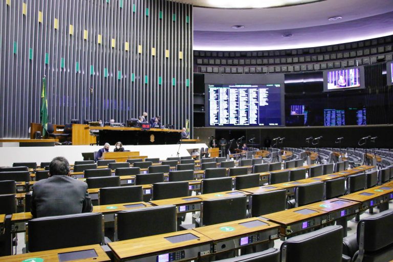 Deputados aprovam em 1º turno as mudanças do Senado na PEC dos Precatórios