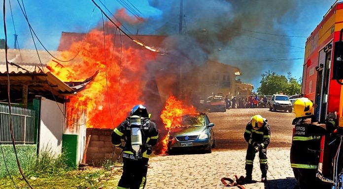 Mãe salva filhos ao atirar eles pela janela durante incêndio em São Joaquim