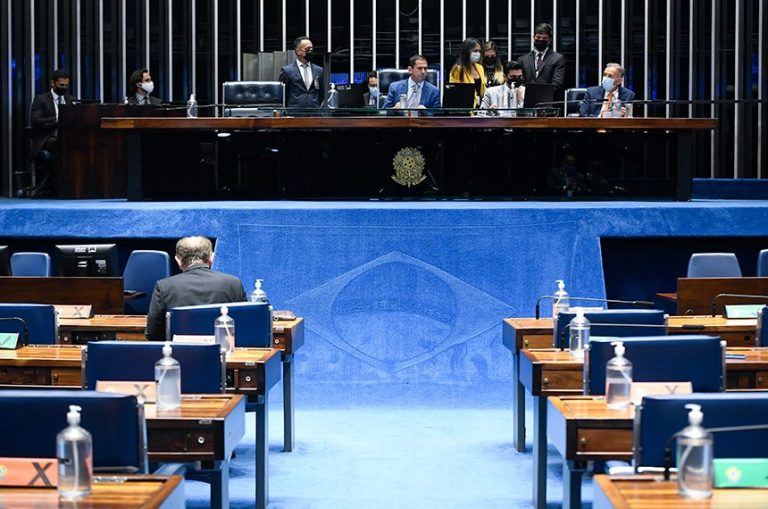 Congresso derruba veto de Bolsonaro e mantém fundo eleitoral de até R$ 5,7 bilhões
