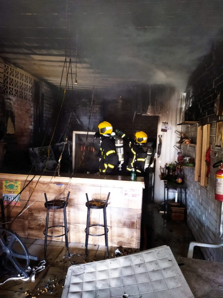 Bar pega fogo no Centro de Siderópolis