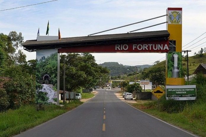 #PraCegoVer Na foto, o portal de entrada do município de Rio Fortuna