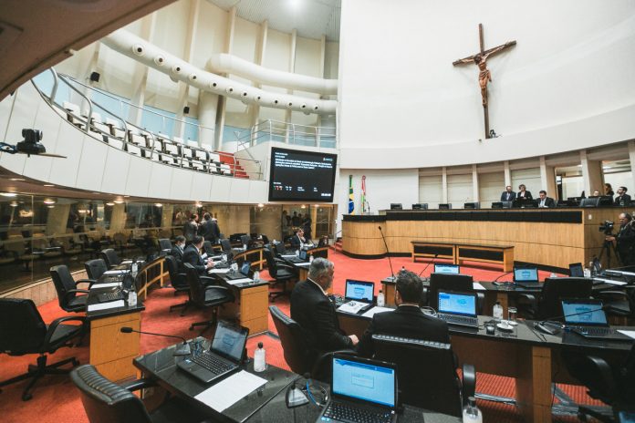#PraCegoVer Na foto, o plenário da Assembleia Legislativa de Santa Catarina