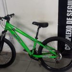 #ParaTodosVerem Na foto, uma bicicleta verde