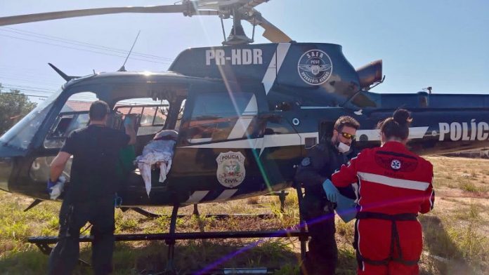 #ParaTodosVerem Na foto, um paciente é transportado no helicóptero do SaraSul até o hospital de Tubarão