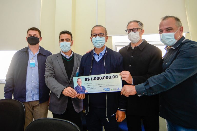 Jorginho Mello faz entrega de R$ 1 milhão para Hospital Nossa Senhora da Conceição em Tubarão