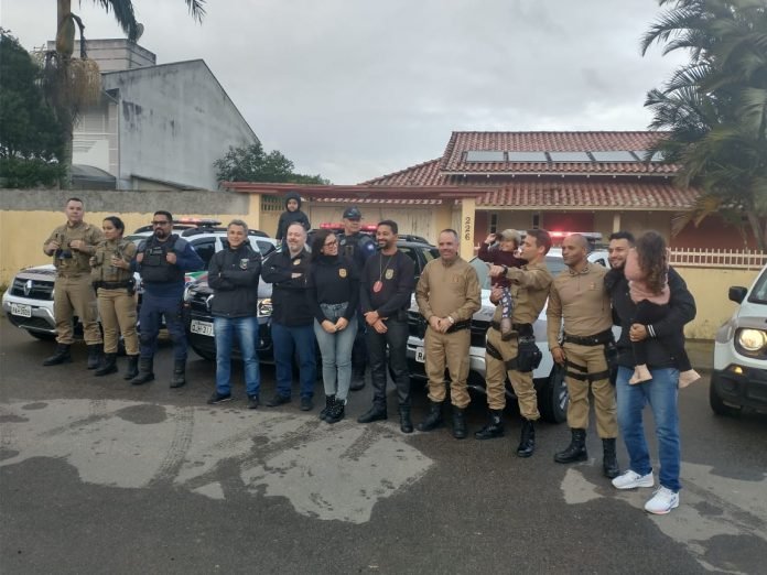 Nayana e seus amigos da segurança