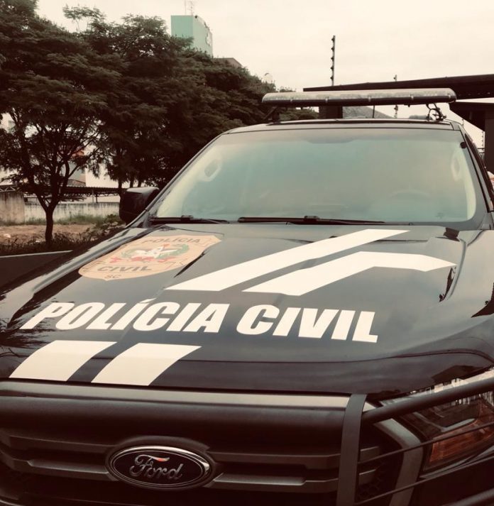 #PraCegoVer Na foto, uma viatura da Polícia Civil de Santa Catarina
