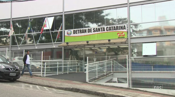 #ParaTodosVerem Na foto, a fachada do Departamento Estadual de Trânsito do Estado de Santa Catarina (Detran)